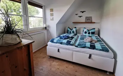 Ein Bett oder Betten in einem Zimmer der Unterkunft UNSERE PERLE MIT SAUNA UND BALKON in Zingst - Hund willkommen