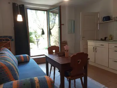 Ein Sitzbereich in der Unterkunft Schwalbennest am Lehmberg