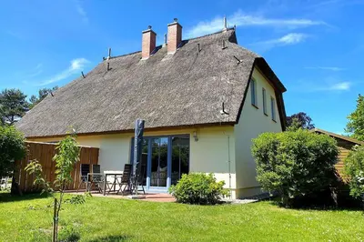 Das Gebäude in dem sich das Ferienhaus befindet