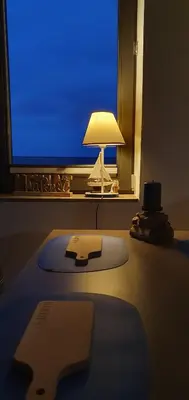 Ein Bett oder Betten in einem Zimmer der Unterkunft Ferienwohnung Hafenpanorama Speicherresidenz Barth 4 5