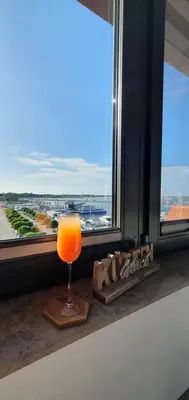 Ein Balkon oder eine Terrasse in der Unterkunft Ferienwohnung Hafenpanorama Speicherresidenz Barth 4 5