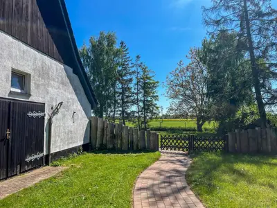 Ein Garten an der Unterkunft Ferienwohnung Wohlfühl-Anker