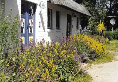 Ein Garten an der Unterkunft Achtern Diek Haus 8 Wohnung 3
