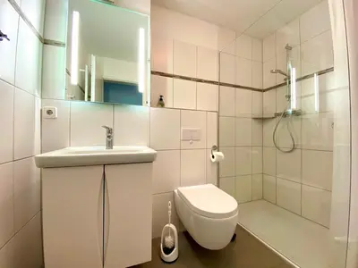 Ein Badezimmer in der Unterkunft Achtern Diek Haus 8 Wohnung 3