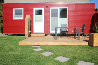 Ein Garten an der Unterkunft Ostsee Tiny Haus Meise