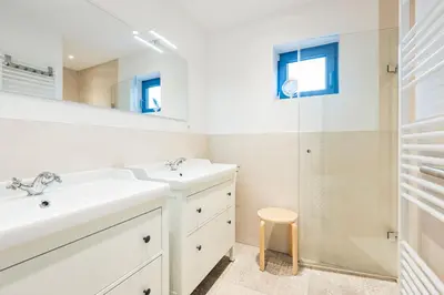 Ein Badezimmer in der Unterkunft HMuschelsucher, Dünenstraße 44, App 1