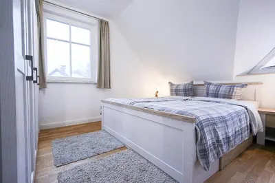 Ein Bett oder Betten in einem Zimmer der Unterkunft Sturmvogel 2 - Strandnahes Ferienhaus in Zingst