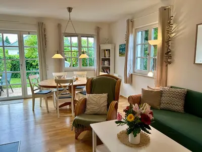 Ein Sitzbereich in der Unterkunft Haus Lykkelig
