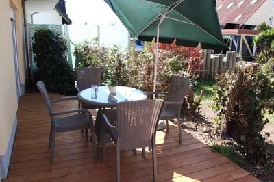 Ein Garten an der Unterkunft Haus Brekersmeden