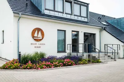 Eine Fassade oder ein Eingang zu Ferienhäuser Baltic Lagoon Haus 12a