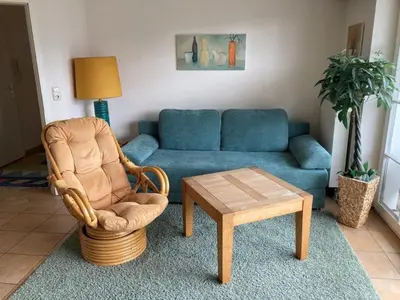 Ein Sitzbereich in der Unterkunft Ferienwohnung 1 Strandstraße 55