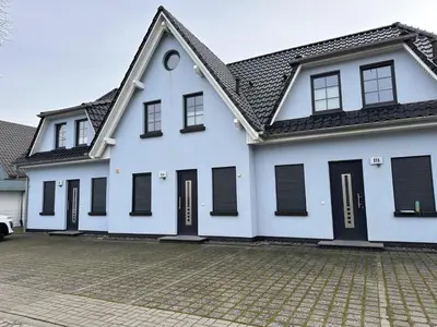 Das Gebäude in dem sich das Ferienhaus befindet