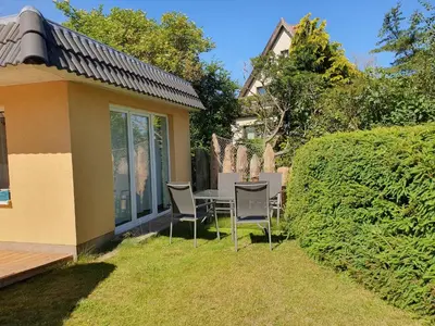Ein Garten an der Unterkunft FeWo Klaus Störtebeker