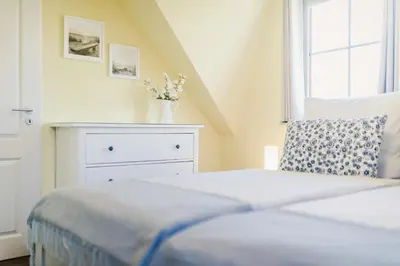Ein Bett oder Betten in einem Zimmer der Unterkunft Am Deich 31 Haus Sommerliebe