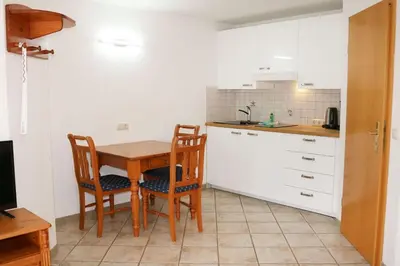 Küche/Küchenzeile in der Unterkunft Haus Kleist Wohnung 1 (rechts)