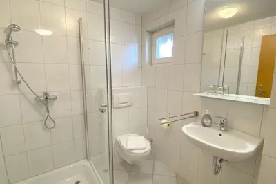Ein Badezimmer in der Unterkunft Haus Kleist Wohnung 1 (rechts)