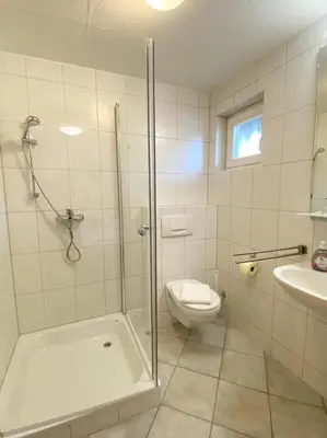 Ein Badezimmer in der Unterkunft Haus Kleist Wohnung 1 (rechts)