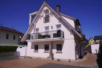 Das Gebäude in dem sich die Ferienwohnung befindet