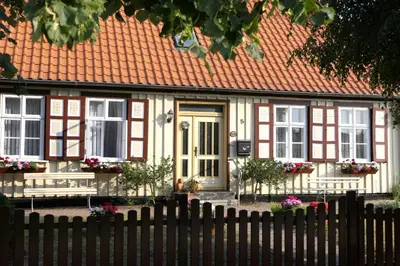 Das Gebäude in dem sich das Privatzimmer befindet