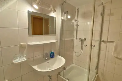 Ein Badezimmer in der Unterkunft Haus Kleist Zimmer 1