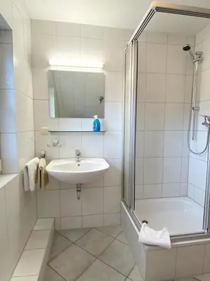 Ein Badezimmer in der Unterkunft Haus Kleist Zimmer 5
