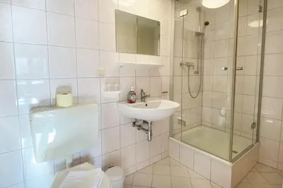 Ein Badezimmer in der Unterkunft Haus Kleist Zimmer 2