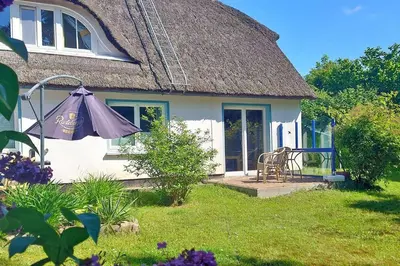 Ein Garten an der Unterkunft Haus Kleist Wohnung 3