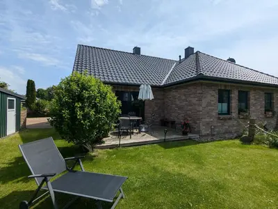 Ein Garten an der Unterkunft An de Bäk - Dat Dardel Hus