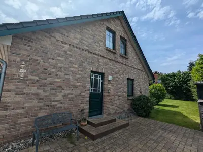 Das Gebäude in dem sich das Ferienhaus befindet