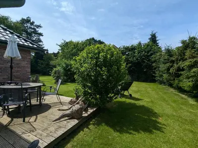 Ein Garten an der Unterkunft An de Bäk - Dat Dardel Hus