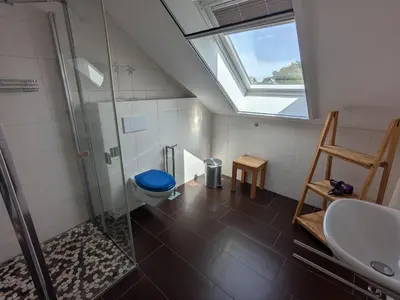 Ein Badezimmer in der Unterkunft An de Bäk - Dat Dardel Hus