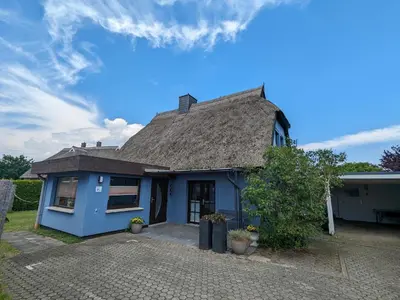 Das Gebäude in dem sich das Ferienhaus befindet