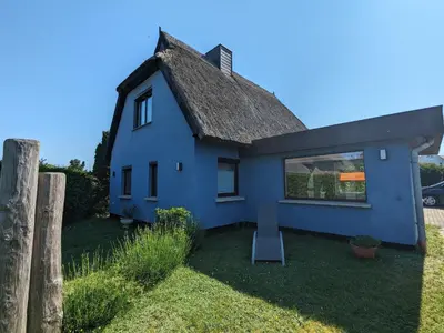 Das Gebäude in dem sich das Ferienhaus befindet