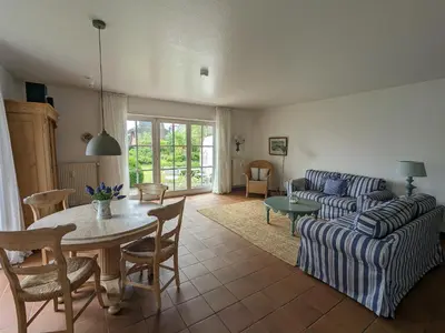 Ein Sitzbereich in der Unterkunft Am Boddenweg - Sunddriewer