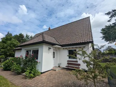 Das Gebäude in dem sich das Ferienhaus befindet