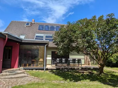 Das Gebäude in dem sich das Ferienhaus befindet