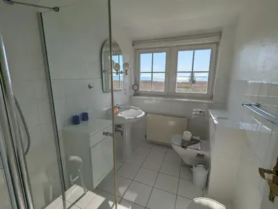 Ein Badezimmer in der Unterkunft Boddenland 2