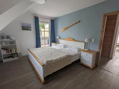 Ein Bett oder Betten in einem Zimmer der Unterkunft Boddenquartett - Kleine Brise