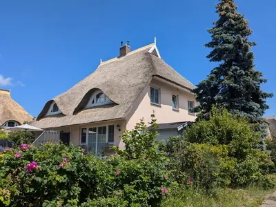 Das Gebäude in dem sich das Ferienhaus befindet