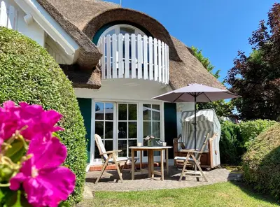 Ein Garten an der Unterkunft Dwarslöper