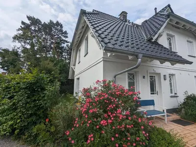 Das Gebäude in dem sich das Ferienhaus befindet
