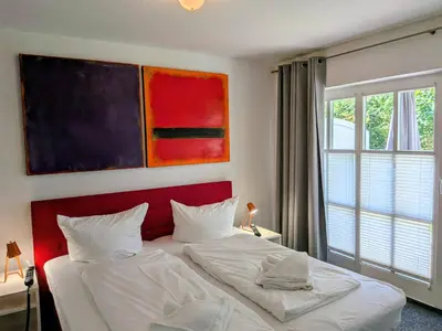Ein Bett oder Betten in einem Zimmer der Unterkunft Gute Stube Ahoi Darßkoje