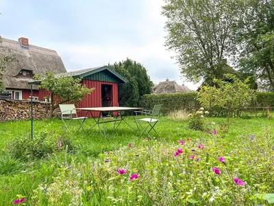 Ein Garten an der Unterkunft Haus Sommerfreuden