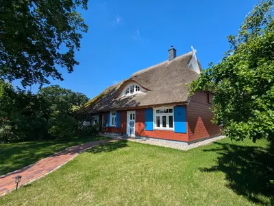 Das Gebäude in dem sich das Ferienhaus befindet