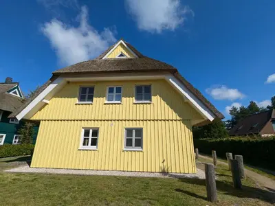 Das Gebäude in dem sich das Ferienhaus befindet