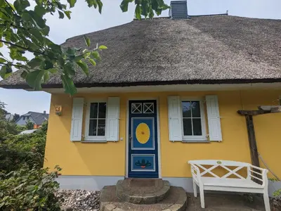 Das Gebäude in dem sich das Ferienhaus befindet