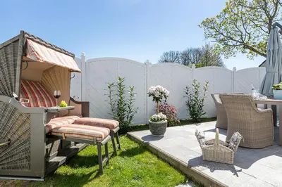 Ein Garten an der Unterkunft Schickes Ferienhaus Ostseeperle, 3 Schlafz., 2 Bäder