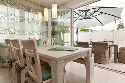 Ein Patio oder anderer Außenbereich in der Unterkunft Schickes Ferienhaus Ostseeperle, 3 Schlafz., 2 Bäder