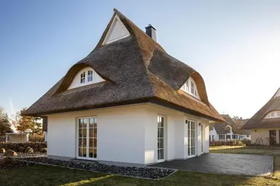 Das Gebäude in dem sich das Ferienhaus befindet