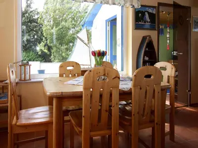 Ein Restaurant oder anderes Speiselokal in der Unterkunft Ferienhaus am Schilfufer in Barth